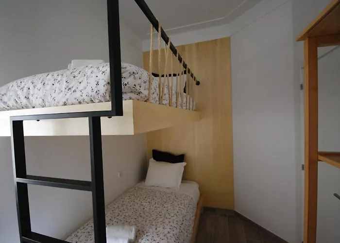 Green & Sunny Apartment